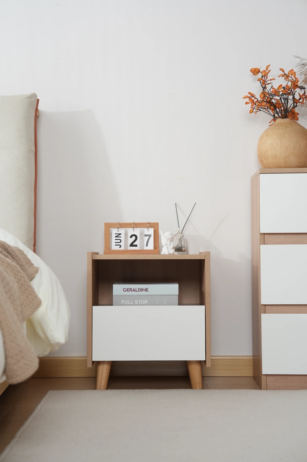 Modern Nordic Solid Wood Bedside Nightstand C3001 product detail