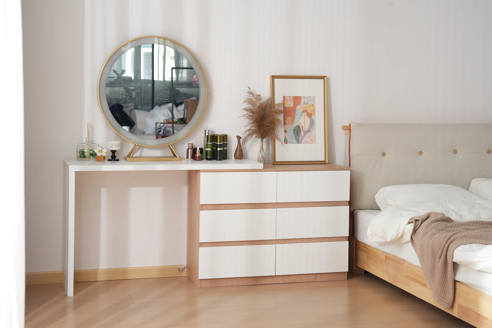 Modern Vanity Dressing Table with Mirror B2000 product detail
